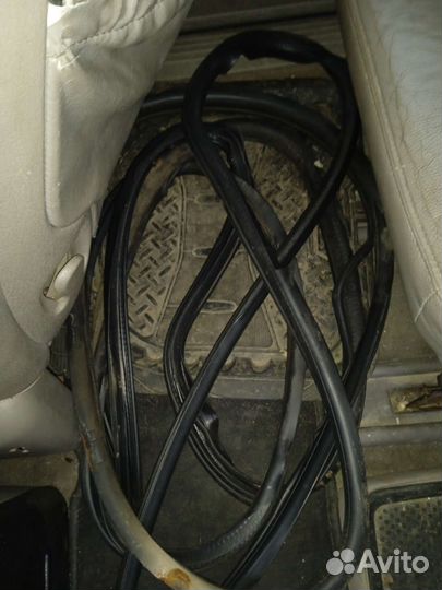 Уплотнители передних дверей Додж караван 4