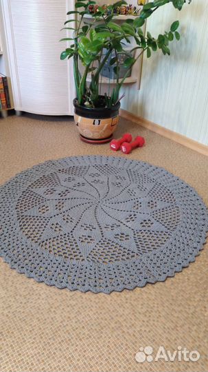 Ковер вязанный ручной работы
