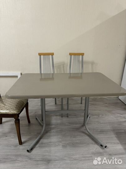 Кухонный стол