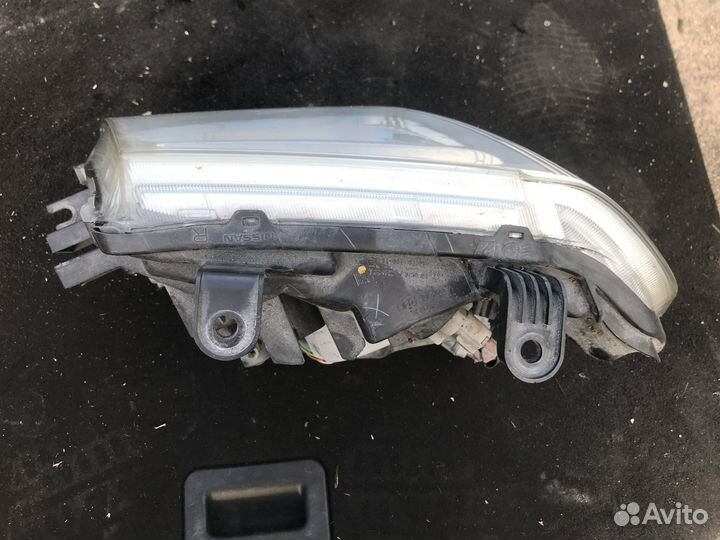 Фара правая ксенон Nissan Pathfinder R51 2005-2010