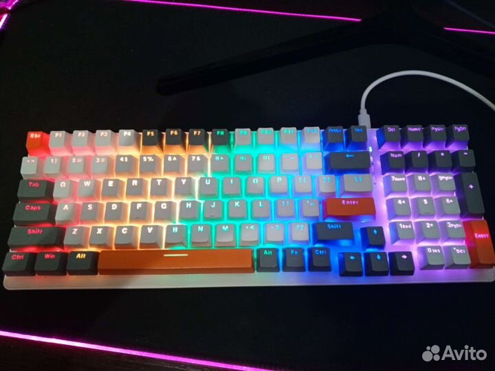 Игровая механическая клавиатура белая