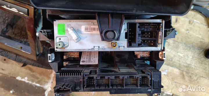 Консоль ауди A8 D2