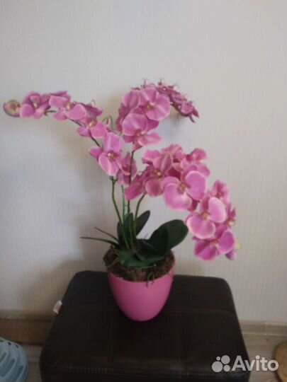 Искусственная орхидея фаленопсис в горшке