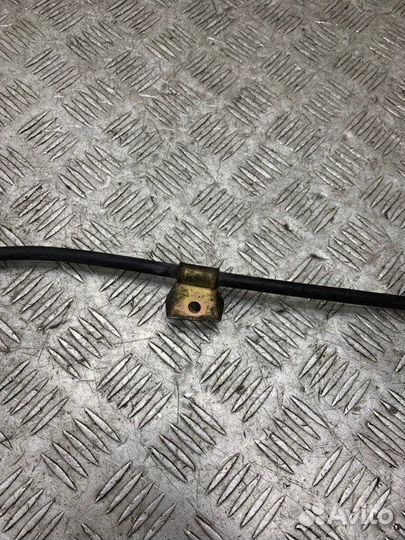 Трос ручного тормоза правый Toyota Camry V30 1mzfe