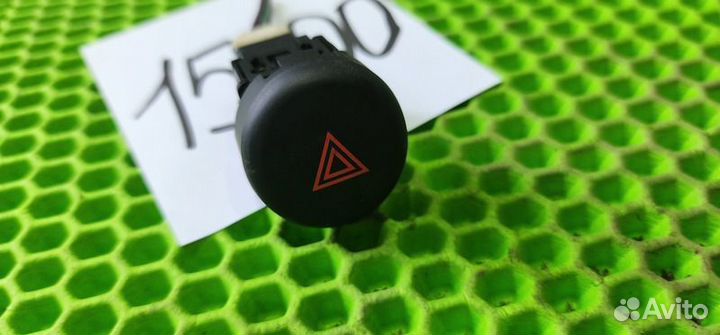 Кнопка аварийной сигнализации Nissan Juke F15