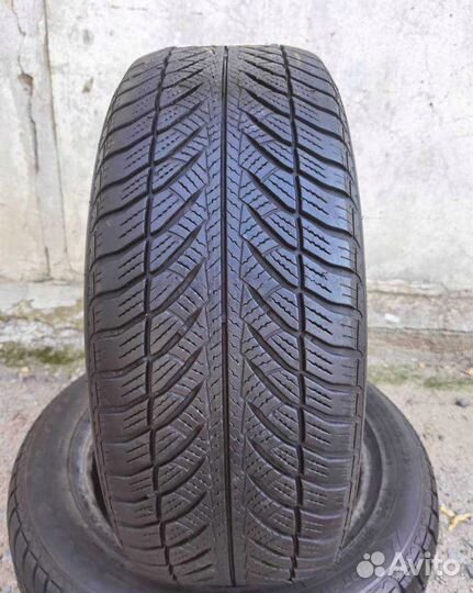 Goodyear UltraGrip Performance 225/55 R17 97H