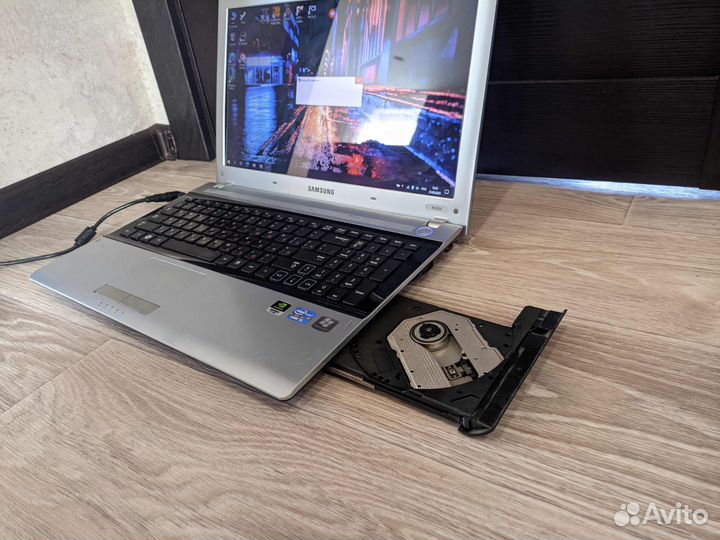 Samsung 6gb/Core i5/GeForce GT520M