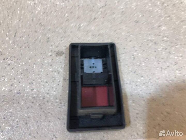 Кнопка аварийной сигнализации Audi 100 C4 1991-199