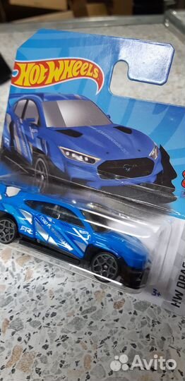 Модель Hot Wheels Ford Mustang Mach-E 1400 cиний