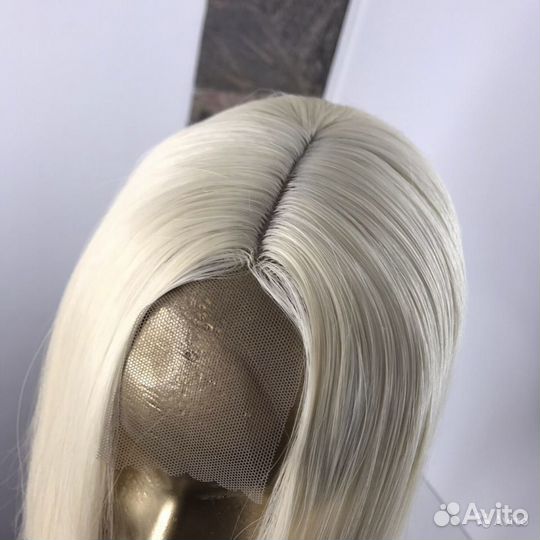 Парик на сетке блонд каре