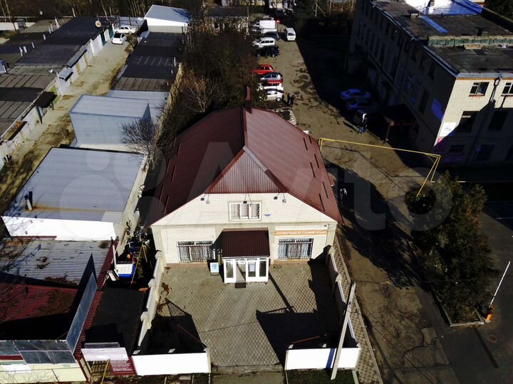 Отдельно стоящее здание с арендаторами, 208 м²