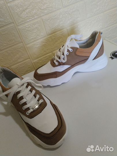 Кроссовки натуральная кожа новые 38 и 39 р