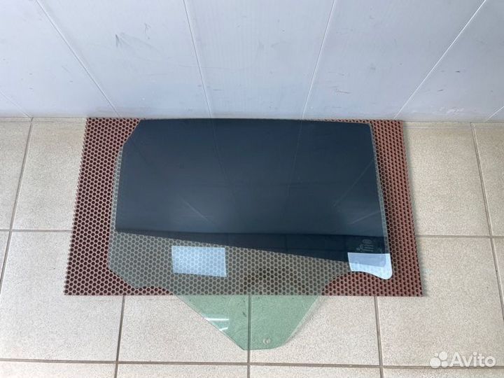 Стекло двери заднее правое LADA X-Ray