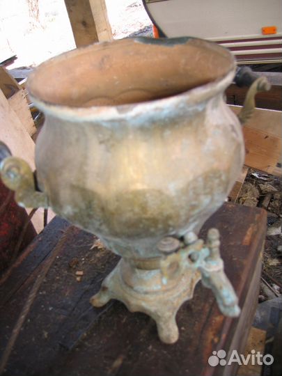 Два старых раритетных самовара