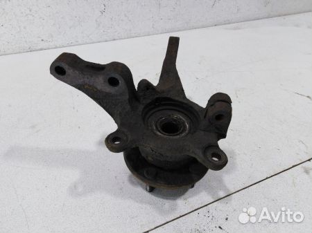 Кулак передний правый