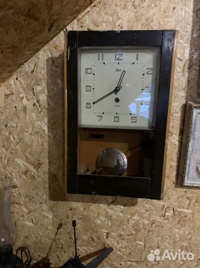 Настенные часы, рабочий