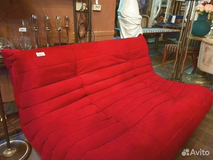 Красный диван маршмеллоу
