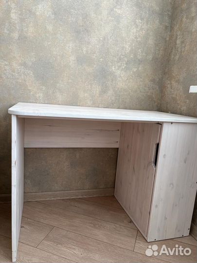 Стол письменный