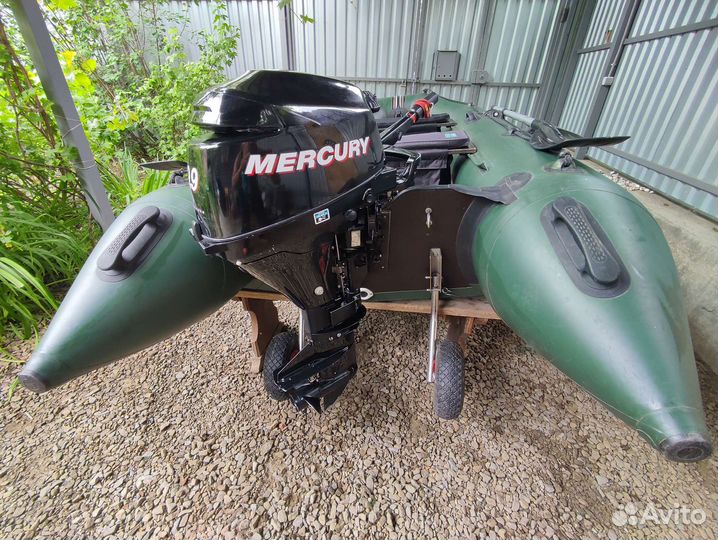 Лодка с мотором