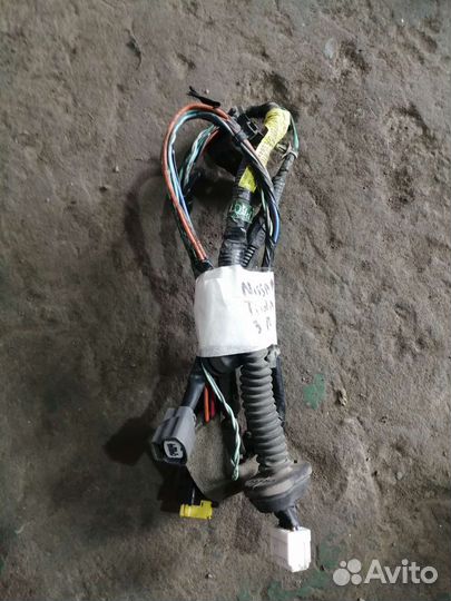 Проводка двери Nissan Tiida