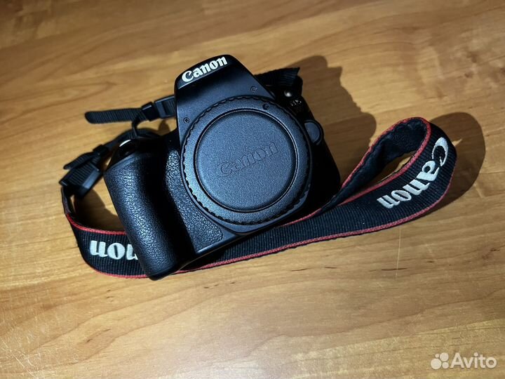 Зеркальный Фотоаппарат Canon 200d