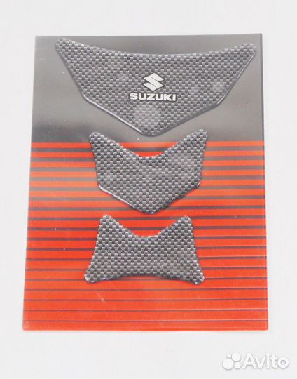 Наклейка на бак Suzuki Carbon 006