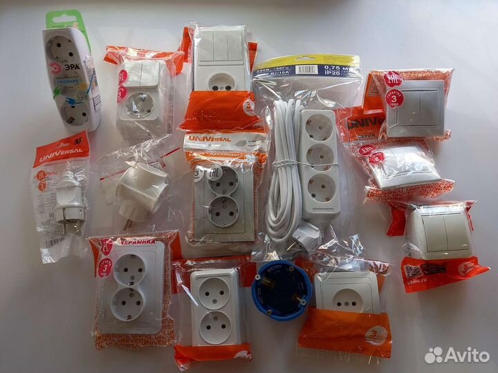 Розетки, вилки, тройники, выключатели, удлинители