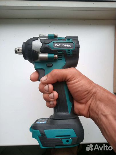 Гайковерт ударный аккумуляторный