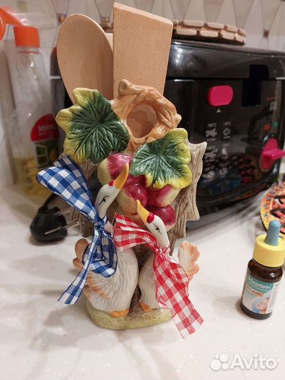 Деревянный стол.приборы (декор)