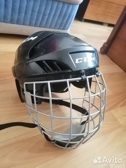 Хоккейный шлем