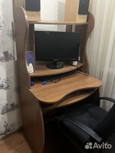 Компьютерный стол и стул