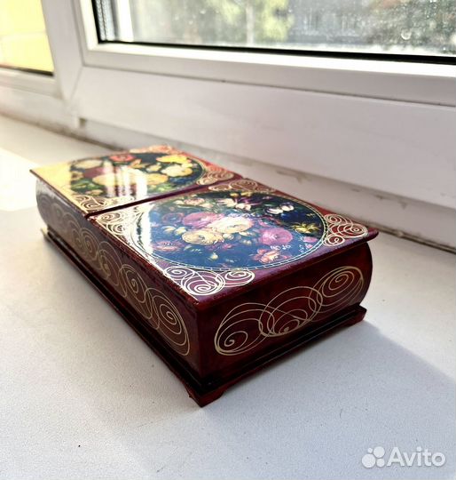 Деревянная шкатулка