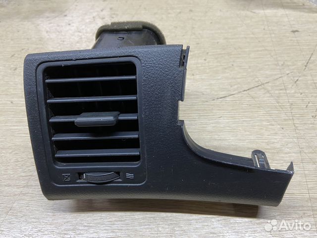 Дефлектор воздушный левый Toyota Corolla 150