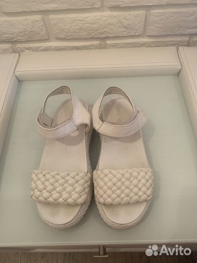 Босоножки 37