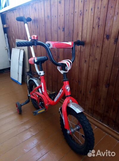 Детский велосипед с ручкой