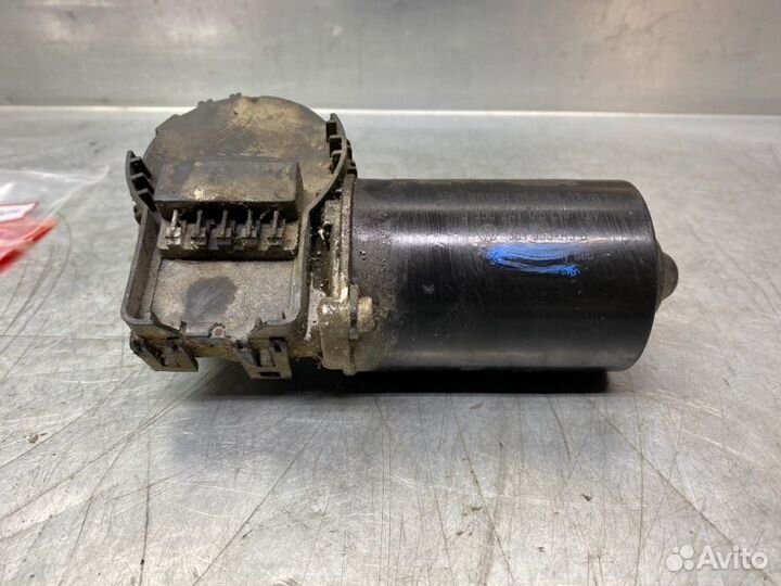 Моторчик стеклоочистителя передний Volkswagen