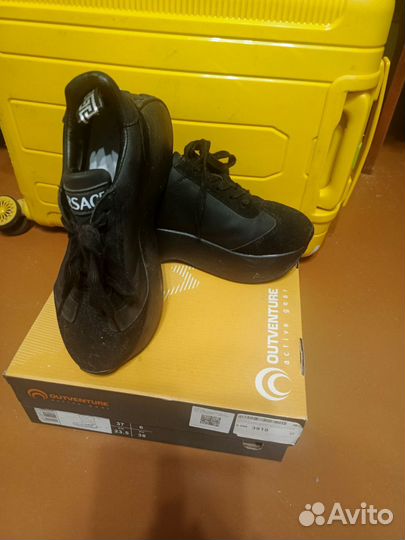 Кроссовки женские