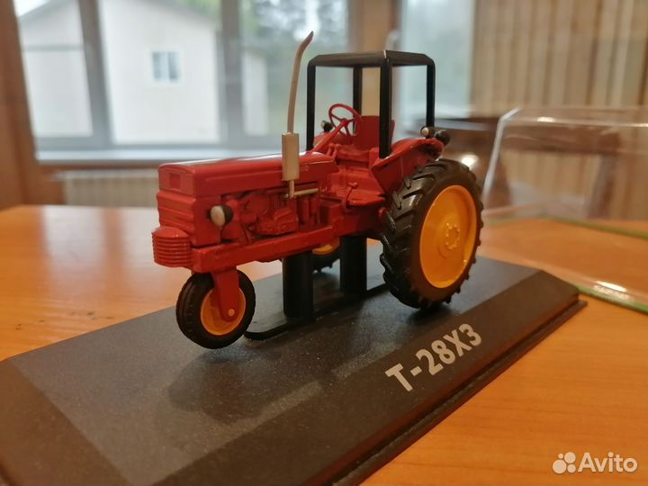 Модель трактора в масштабе 1 43
