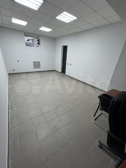 Помещение с отдельным входом, 99 м²