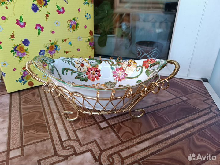 Блюдо (салатник) на подставке