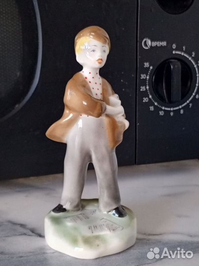 Фарфоровые статуэтки СССР газетчик