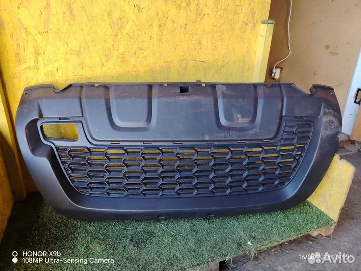 Решетка в бампер Renault Duster 2015