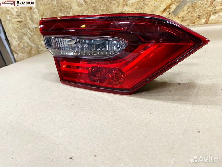 Фонарь в багажную дверь Toyota Camry 70