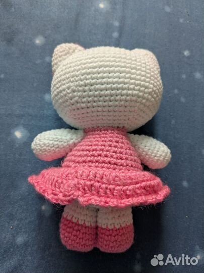Hello kitty игрушка вязаная
