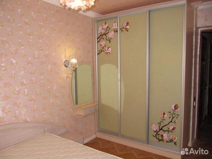Книжный шкаф