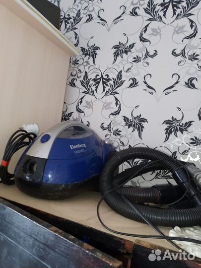 Пылесос старый,но рабочий