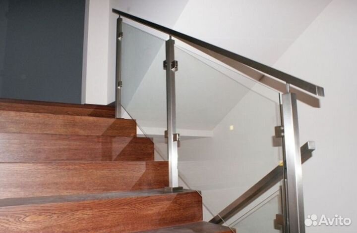 Ограждение из полированной нержавеющей стали