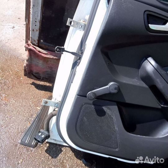 Дверь левая ford focus 3