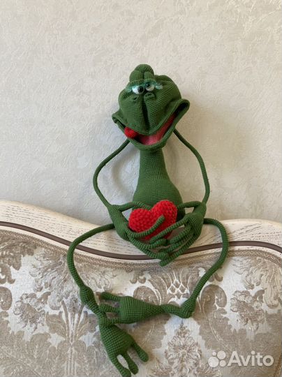 Вязаные игрушки лягушка Люсси