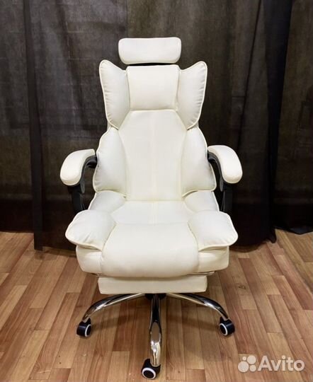 Офисное кресло с подголовником